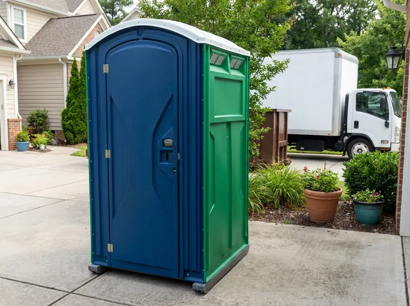 Deluxe Flushing Portable Toilet in Deltona, FL